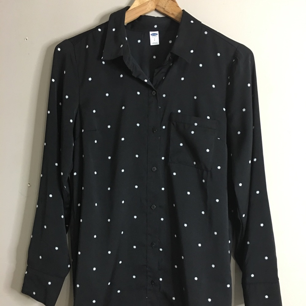 Women’s Old Navy L Sleeved button up shirt Size S